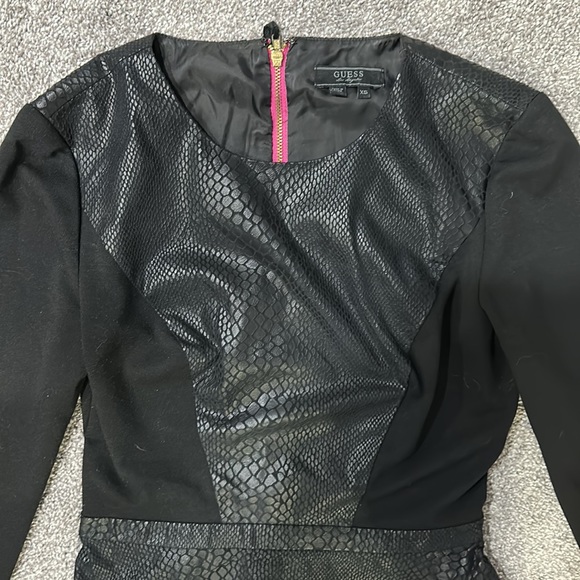 Women’s Guess peplum top - Picture 2 of 3